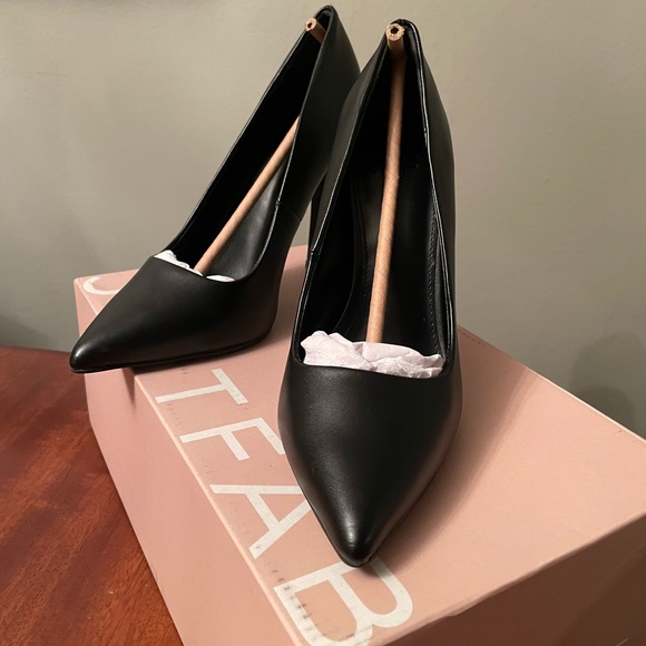 Women’s black stiletto heels. NIB never worn. - Picture 7 of 8